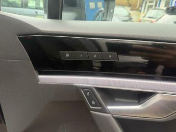 Volkswagen Touareg 3.0 TDI V6 R-Line Tech Tiptronic 4Motion Euro 6 (s/s) 5dr