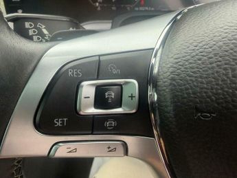 Volkswagen Touareg 3.0 TDI V6 R-Line Tech Tiptronic 4Motion Euro 6 (s/s) 5dr