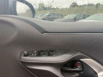 Toyota Yaris 1.5 VVT-h Design E-CVT Euro 6 (s/s) 5dr