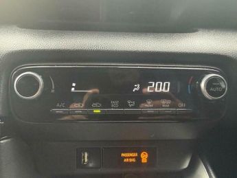 Toyota Yaris 1.5 VVT-h Design E-CVT Euro 6 (s/s) 5dr