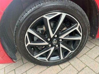 Toyota Yaris 1.5 VVT-h Design E-CVT Euro 6 (s/s) 5dr