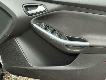 Ford Focus 1.6 Titanium Navigator Powershift Euro 5 5dr