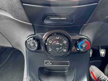 Ford Fiesta 1.0T EcoBoost ST-Line Euro 6 (s/s) 3dr