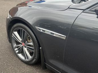 Jaguar XJ 3.0d V6 R-Sport Saloon 4dr Diesel Auto Euro 6 (s/s) (300 ps)