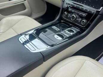 Jaguar XJ 3.0d V6 R-Sport Saloon 4dr Diesel Auto Euro 6 (s/s) (300 ps)