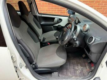 Toyota AYGO 1.0 VVT-i Move Euro 5 5dr
