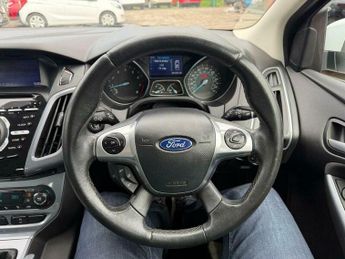 Ford Focus 1.0T EcoBoost Titanium Navigator Euro 5 (s/s) 5dr