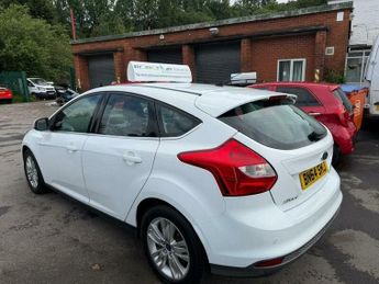 Ford Focus 1.0T EcoBoost Titanium Navigator Euro 5 (s/s) 5dr