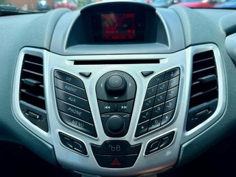 Ford Fiesta ZETEC BLUETOOTH+2 KEYS+ISOFIX