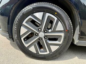 Hyundai KONA 39kWh SE Connect Auto 5dr (10.5kW Charger)