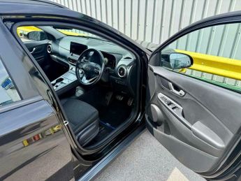 Hyundai KONA 39kWh SE Connect Auto 5dr (10.5kW Charger)