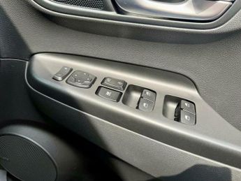 Hyundai KONA 39kWh SE Connect Auto 5dr (10.5kW Charger)