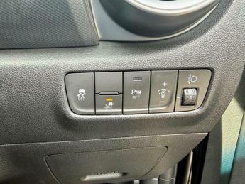 Hyundai KONA 39kWh SE Connect Auto 5dr (10.5kW Charger)