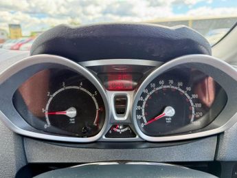 Ford Fiesta ZETEC TWO KEYS+ISOFIX+USB & AUX