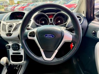 Ford Fiesta ZETEC TWO KEYS+ISOFIX+USB & AUX