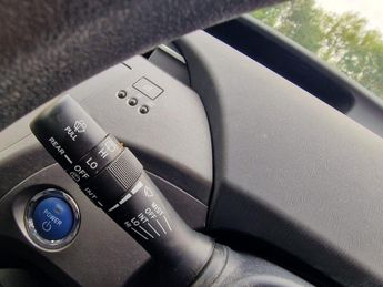 Toyota Prius 1.8 Hybrid VVT-h CVT 5dr