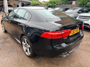 Jaguar XE D R-SPORT