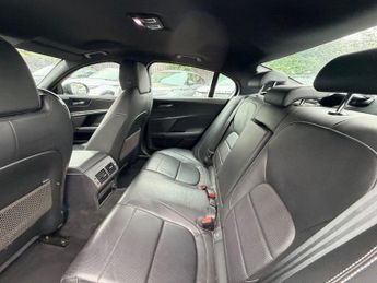 Jaguar XE D R-SPORT