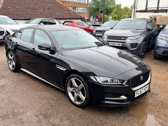Jaguar XE D R-SPORT