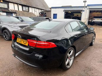 Jaguar XE D R-SPORT