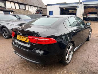 Jaguar XE D R-SPORT