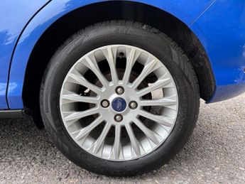 Ford B-Max TITANIUM