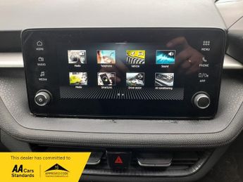 Skoda Fabia DESIGN EDITION TSI DSG, CAR PLAY, 1 OWNER,WHITE, AUTO,