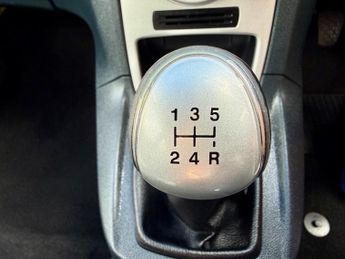 Ford Fiesta ZETEC AIRCON+TWO KEYS+ISOFIX