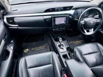Toyota Hilux INVINCIBLE X 4WD D-4D DCB