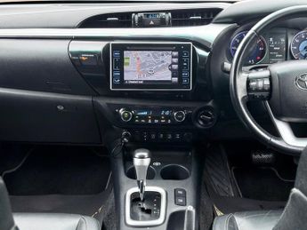 Toyota Hilux INVINCIBLE X 4WD D-4D DCB