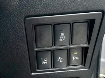 Toyota Hilux INVINCIBLE X 4WD D-4D DCB
