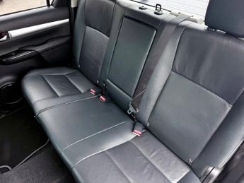 Toyota Hilux INVINCIBLE X 4WD D-4D DCB