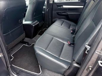 Toyota Hilux INVINCIBLE X 4WD D-4D DCB