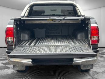 Toyota Hilux INVINCIBLE X 4WD D-4D DCB