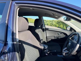 Kia Ceed 1.6 CRDi 3 Hatchback 5dr Diesel Auto Euro 5 (113 bhp)