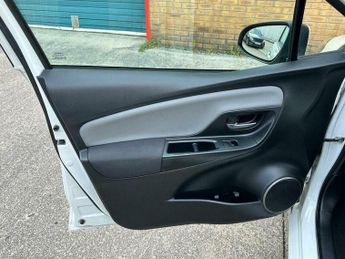 Toyota Yaris 1.33 Dual VVT-i Icon Euro 5 5dr Euro 5