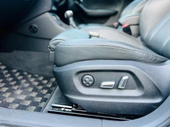 Audi Q3 2.0 TFSI SE S (211bhp) Quattro 5d S Tronic Specs
