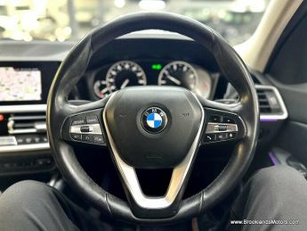 BMW 3 SERIES 318d SE [3X SERVICES, SAT NAV, LEATHER, HEATED SEATS & REVERSE C
