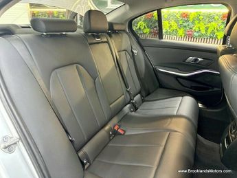 BMW 3 SERIES 318d SE [3X SERVICES, SAT NAV, LEATHER, HEATED SEATS & REVERSE C