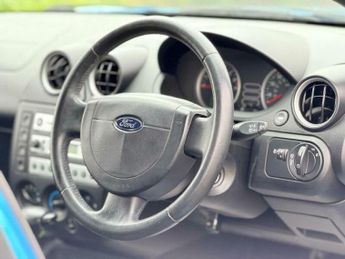 Ford Fiesta 1.6 Ghia 5dr