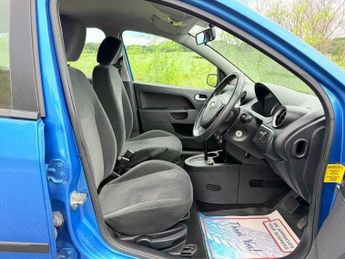 Ford Fiesta 1.6 Ghia 5dr