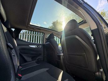 Nissan Qashqai 1.2 DIG-T N-Connecta XTRON Euro 6 (s/s) 5dr