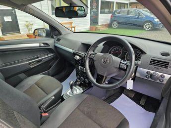 Vauxhall Astra 1.6i 16v Design Easytronic 5dr