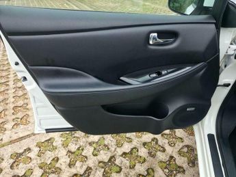 Nissan Leaf 24kWh Tekna Auto 5dr