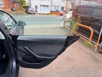 Tesla Model 3 Standard Range Plus Auto RWD 4dr