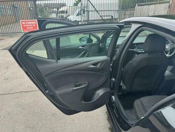 Vauxhall Astra 1.4i Turbo SRi Nav Hatchback 5dr Petrol Auto Euro 6 (s/s) (150 p