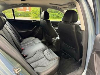 Volkswagen Passat 2.0 TDI Highline Plus DSG Euro 5 4dr