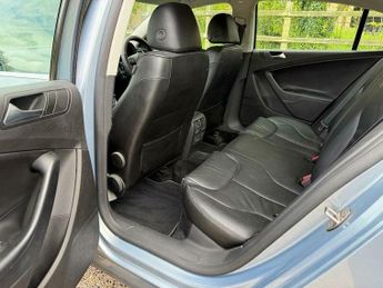 Volkswagen Passat 2.0 TDI Highline Plus DSG Euro 5 4dr