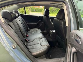Volkswagen Passat 2.0 TDI Highline Plus DSG Euro 5 4dr