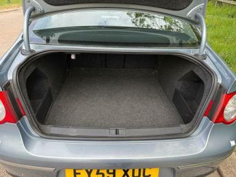 Volkswagen Passat 2.0 TDI Highline Plus DSG Euro 5 4dr